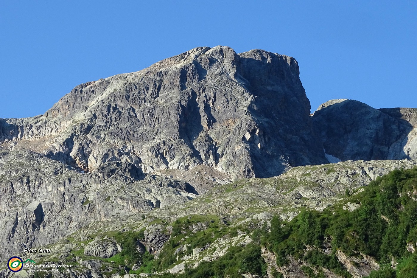 23 L'imponente cima rocciosa del Cabianca .JPG
